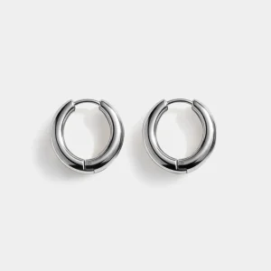 Boucles d'oreilles huggies argentées en acier inoxydable
